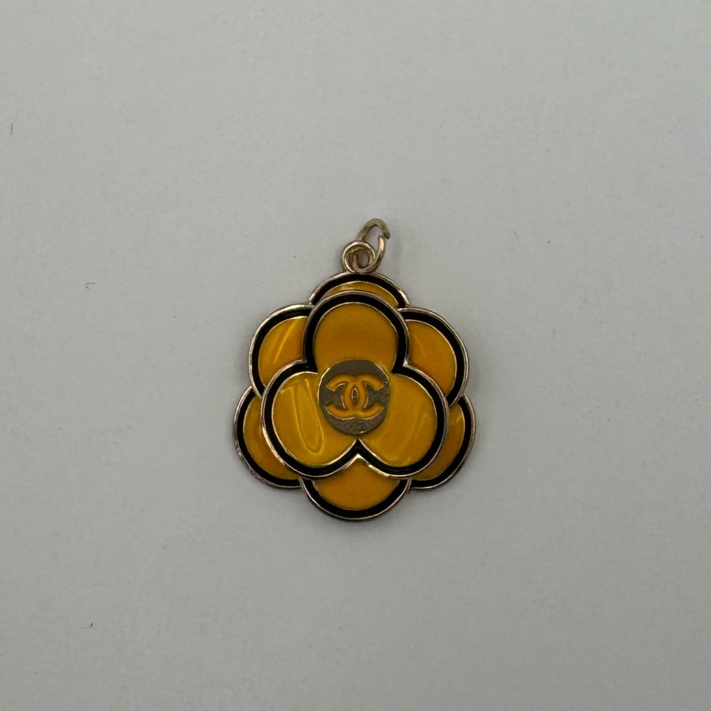 Chanel Camellia Zipper Pull - Picture 2 of 6